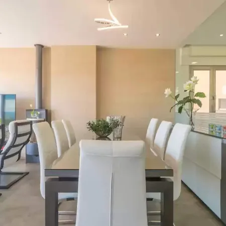 Villa Bohemi - With Private Pool Free Wifi *